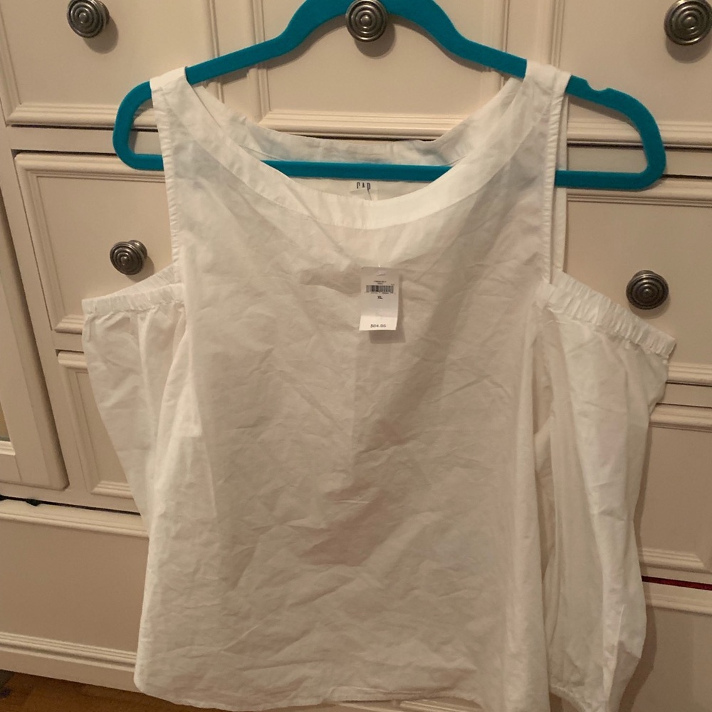 Gap white top